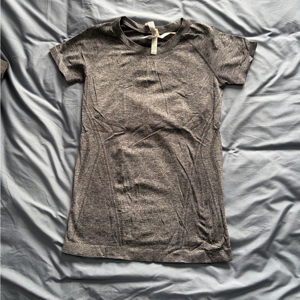 Athleta momentum tee